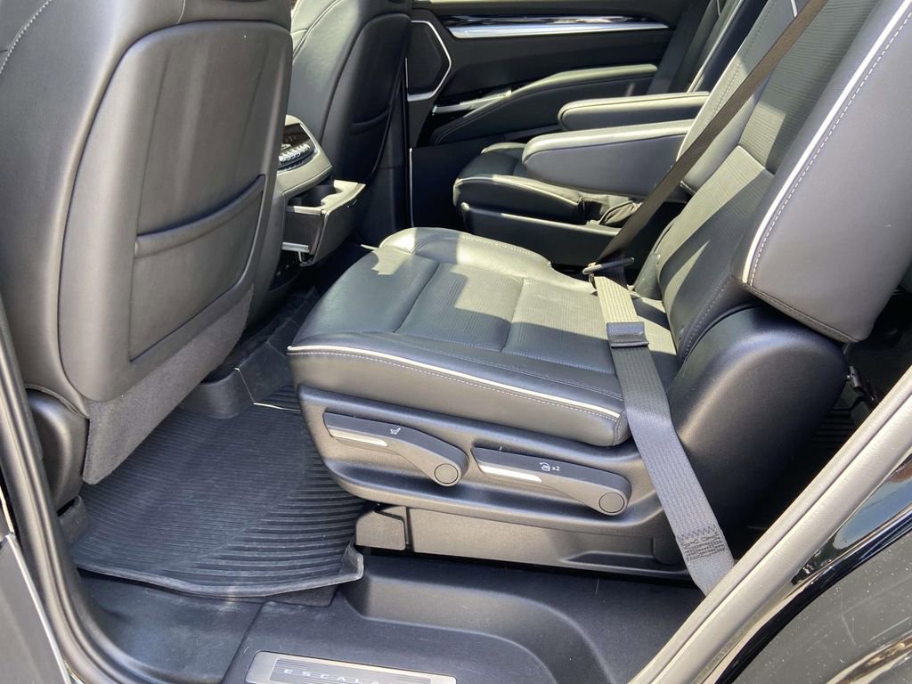 Used 2025 Cadillac Escalade Sport AWD/4WD image 14
