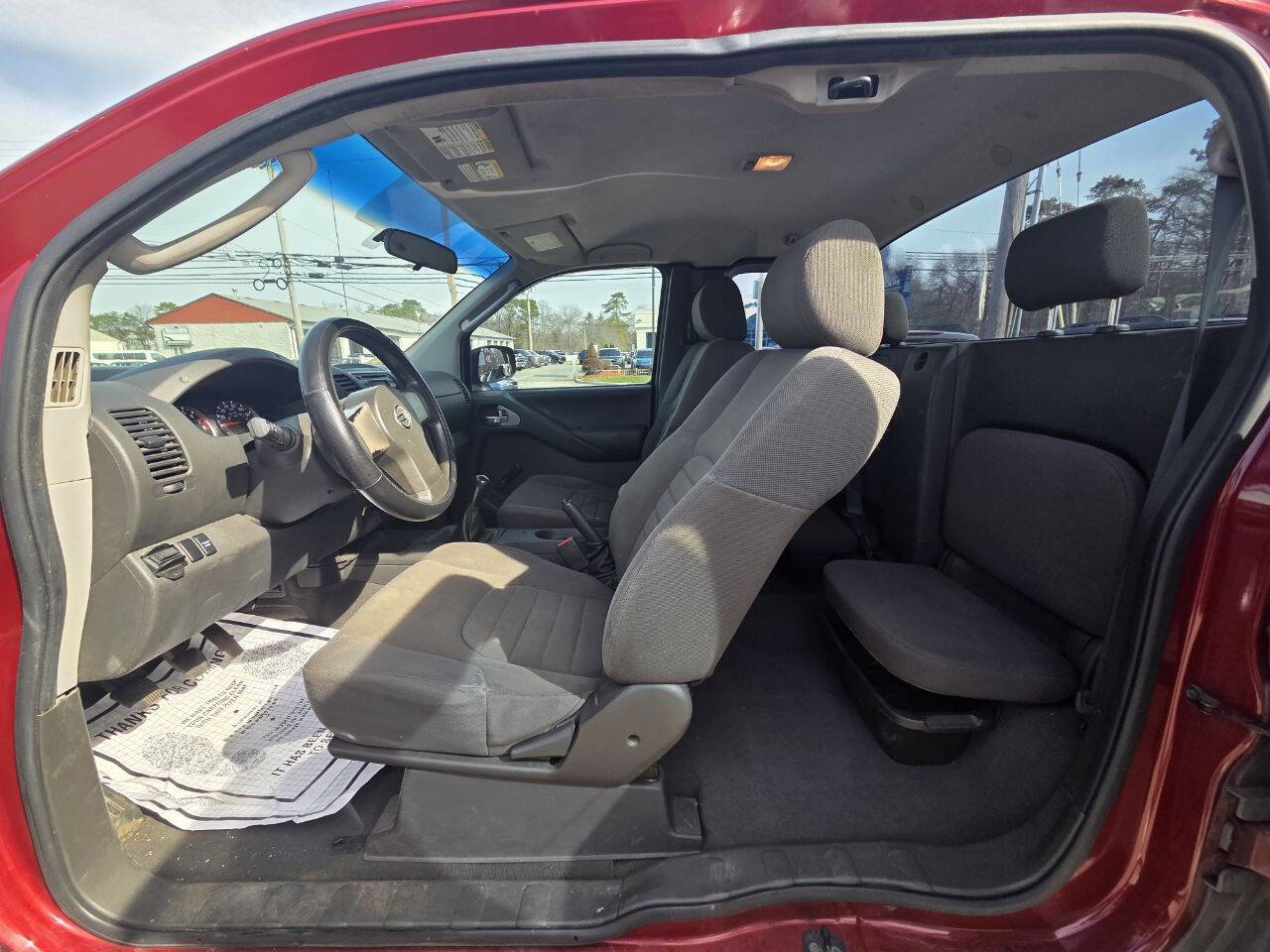 Used 2008 Nissan Frontier XE w/ XE Preferred Pkg image 12