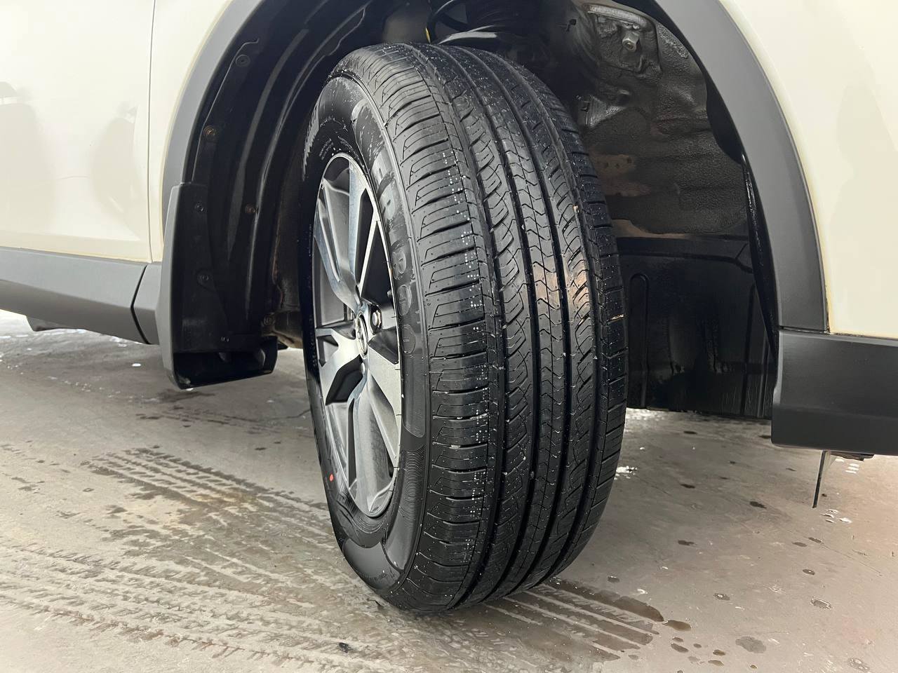 Used 2018 Toyota RAV4 XLE w/ Plus Extra Value Package image 29