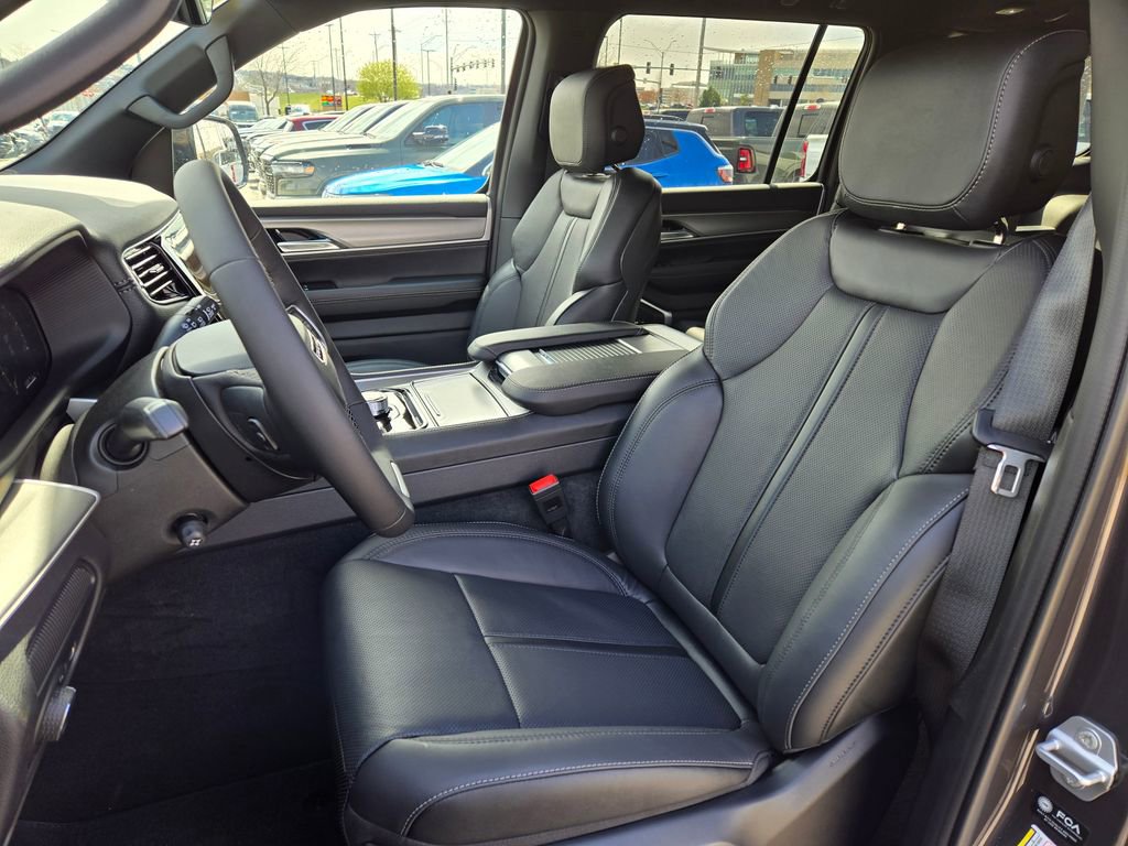 New 2026 Jeep Grand Wagoneer Limited AWD/4WD image 14