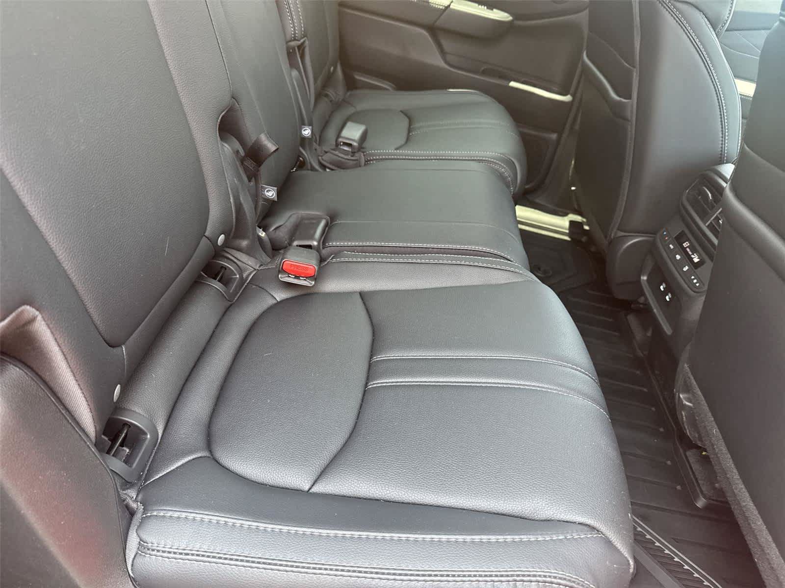 Used 2026 Honda Pilot Touring image 16