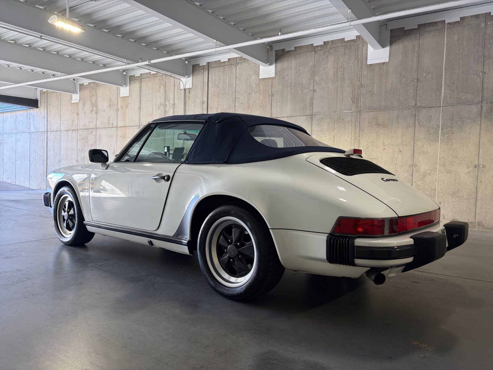 Used 1987 Porsche 911 Carrera RWD image 3