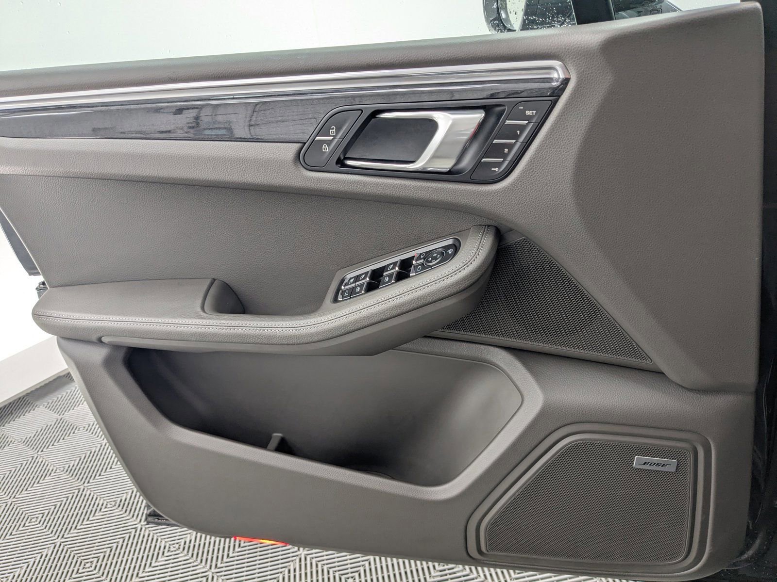 Certified 2026 Porsche Macan Turbo AWD/4WD image 21