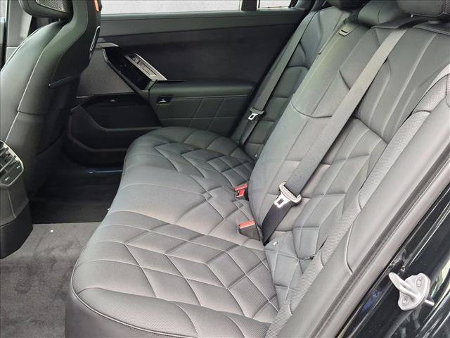 New 2027 BMW 740i xDrive w/ Executive Package AWD/4WD image 16