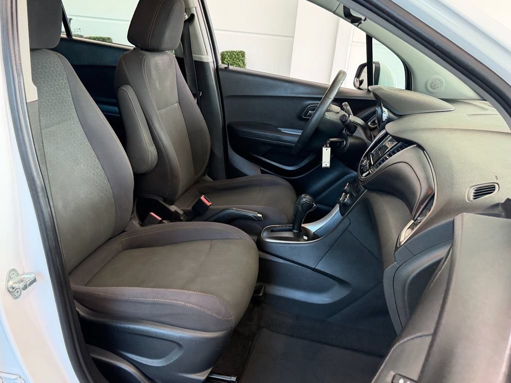 Used 2018 Chevrolet Trax LS FWD image 8