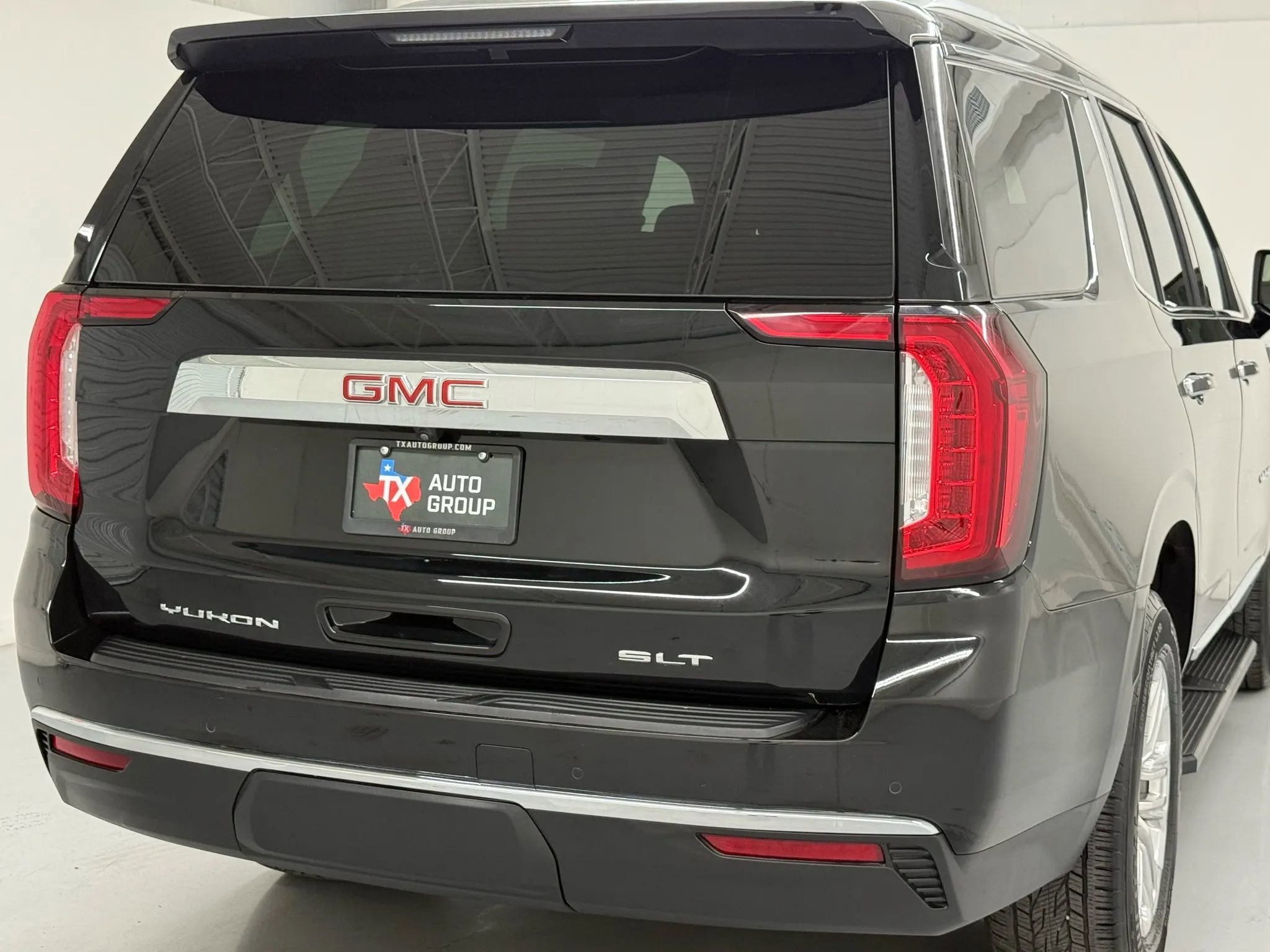 Used 2024 GMC Yukon SLT image 9