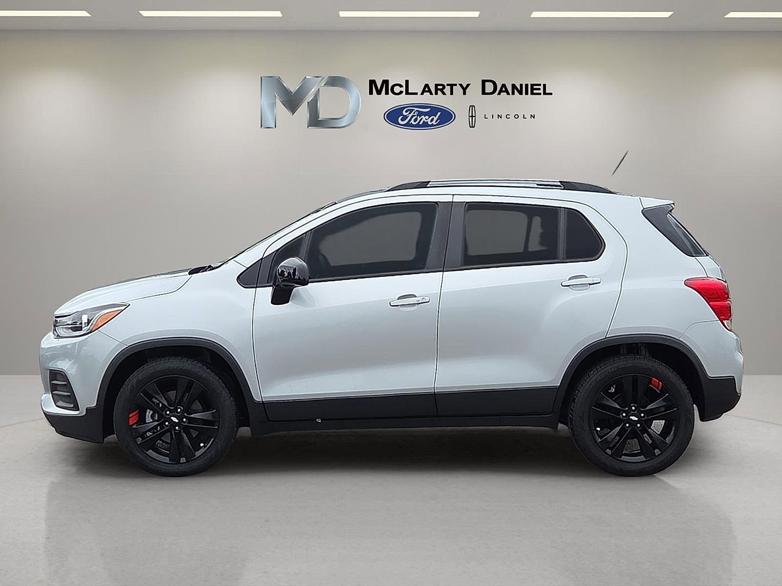 Used 2021 Chevrolet Trax LT w/ Redline Edition FWD image 3