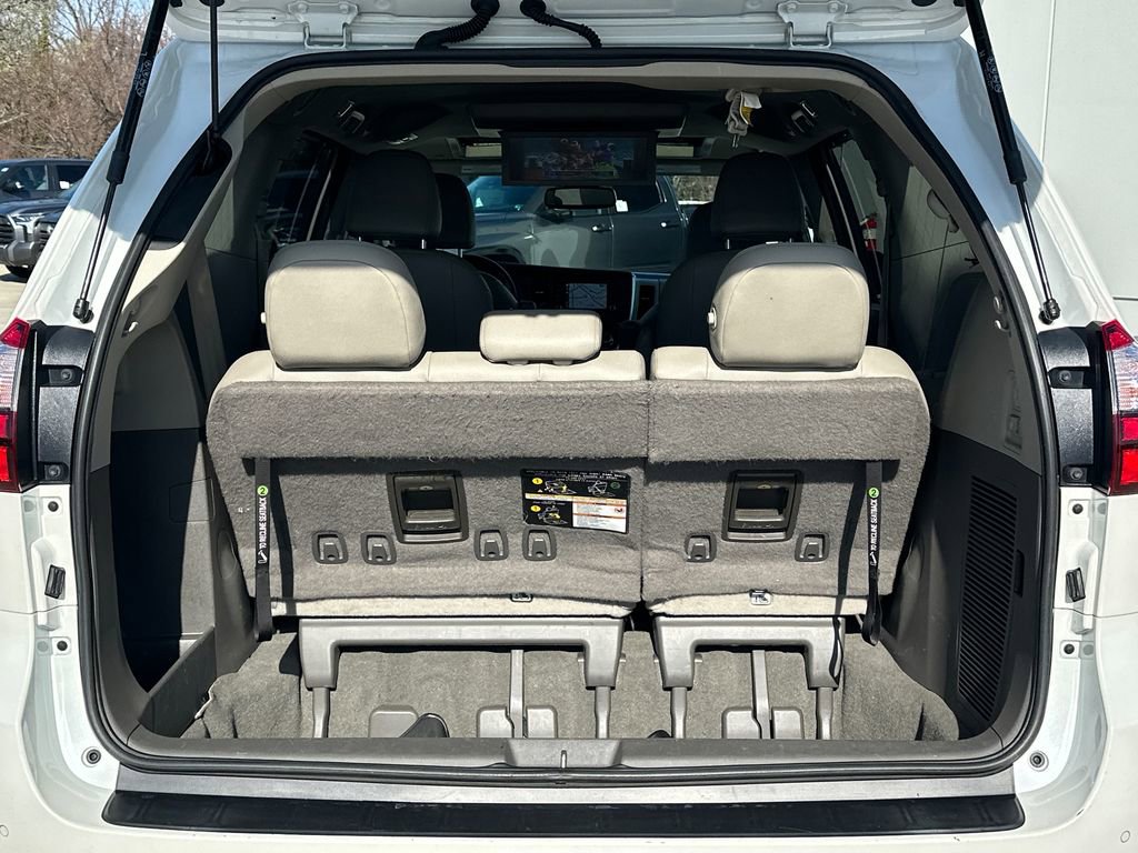 Used 2020 Toyota Sienna XLE Premium image 4