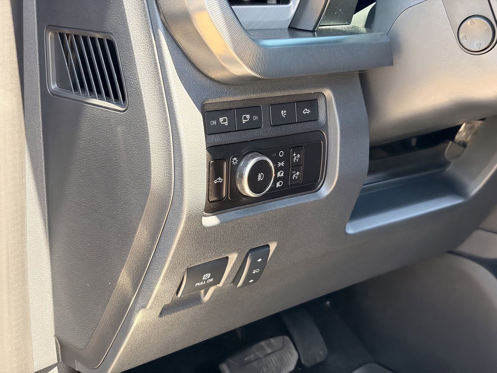 Certified 2024 Ford F450 Platinum w/ FX4 Off-Road Package AWD/4WD image 19