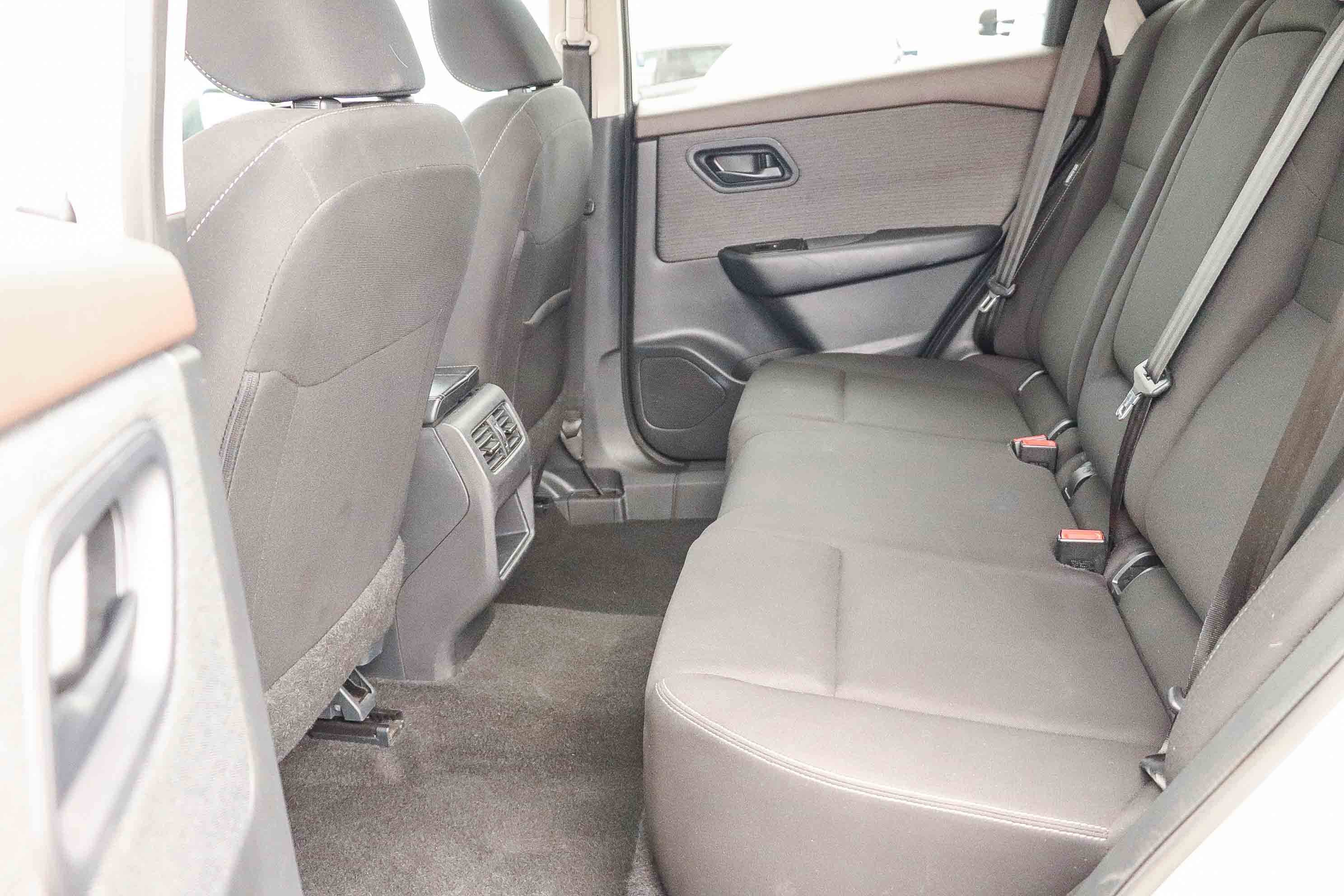 Used 2023 Nissan Rogue S AWD/4WD image 18