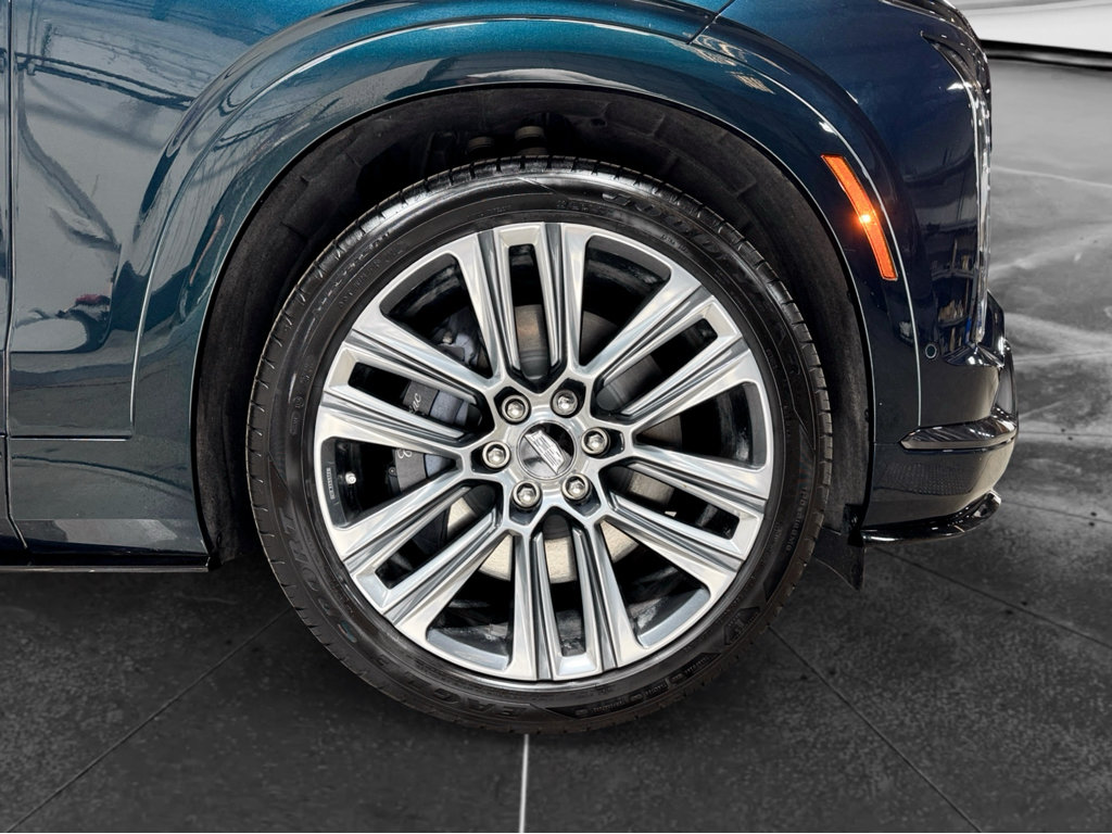 Used 2026 Cadillac Vistiq Platinum w/ LPO, Floor Liner Package AWD/4WD image 34