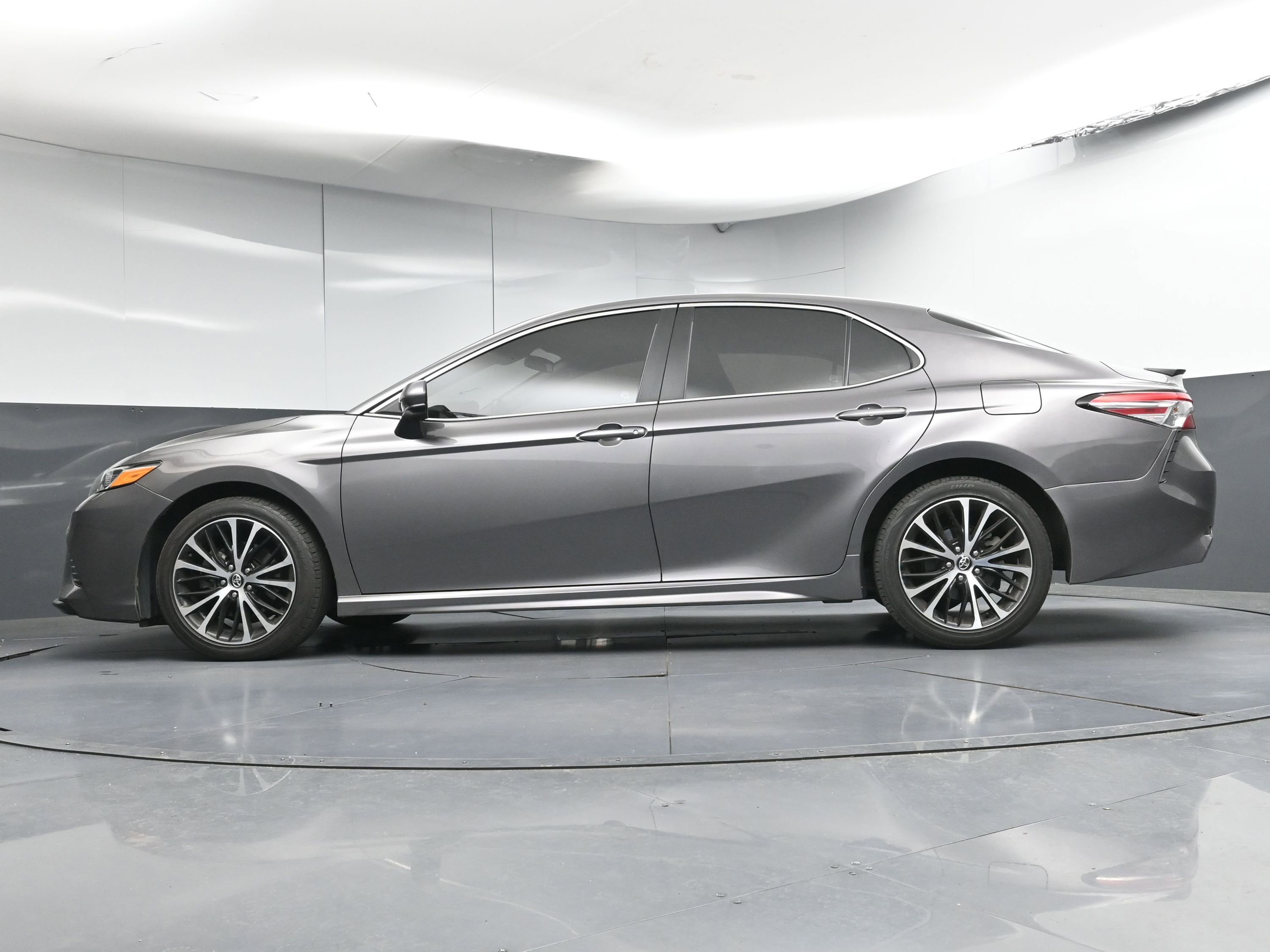 Used 2020 Toyota Camry SE image 28