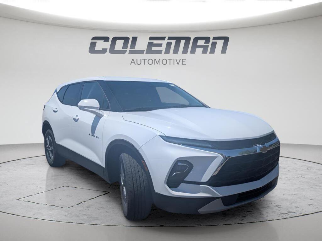 Used 2025 Chevrolet Blazer LT AWD/4WD image 2