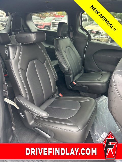 Used 2027 Chrysler Pacifica Select FWD image 7