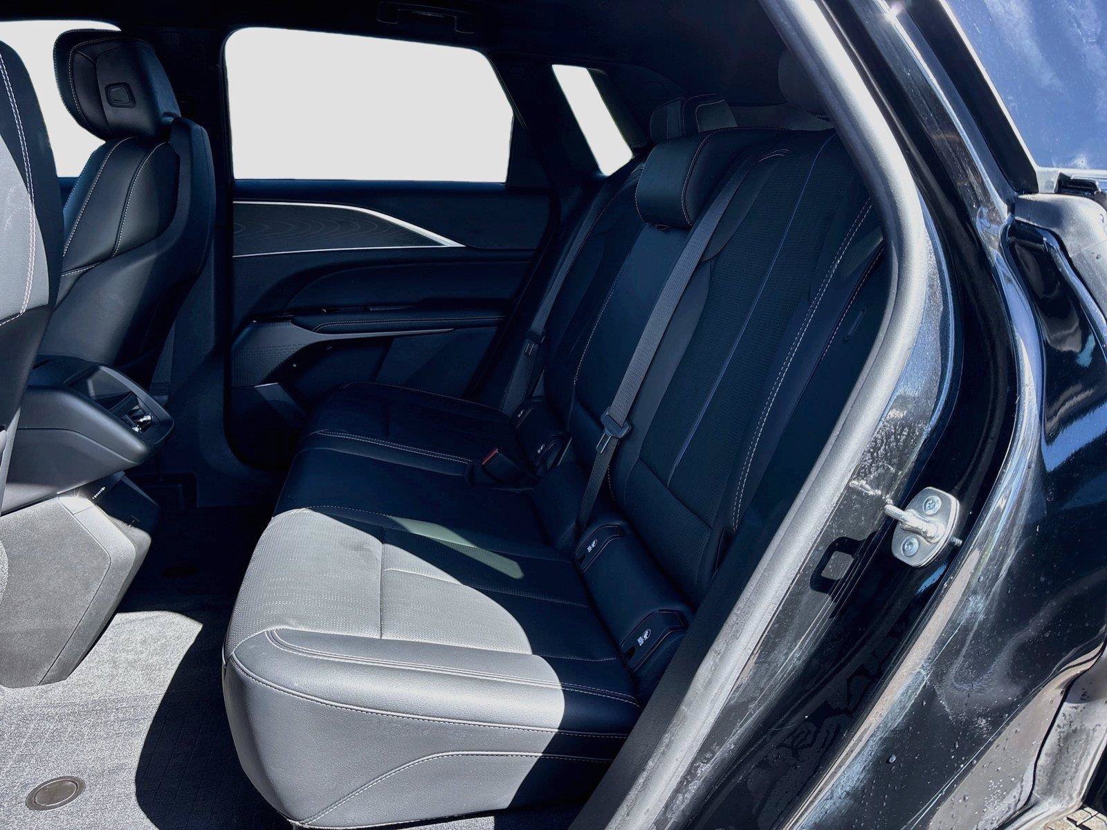 Used 2024 Cadillac Lyriq Luxury RWD image 24