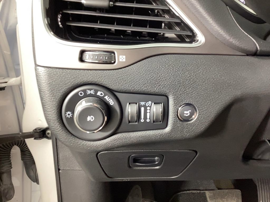 Used 2022 Jeep Cherokee Limited w/ Elite Package image 22