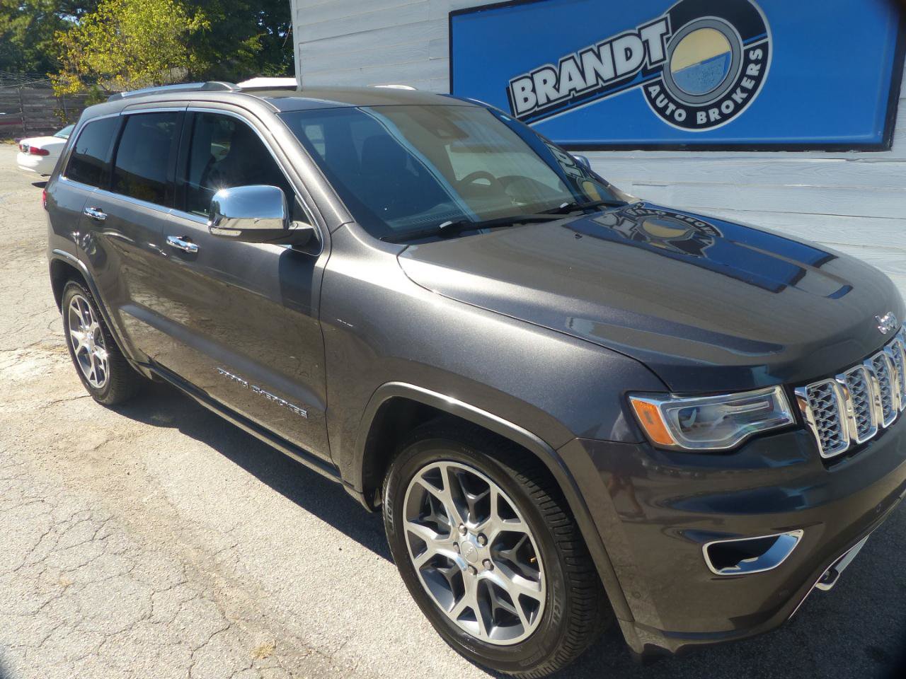 Used 2019 Jeep Grand Cherokee Overland AWD/4WD image 4