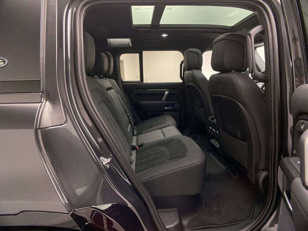 Certified 2023 Land Rover Defender 90 X-Dynamic SE image 4