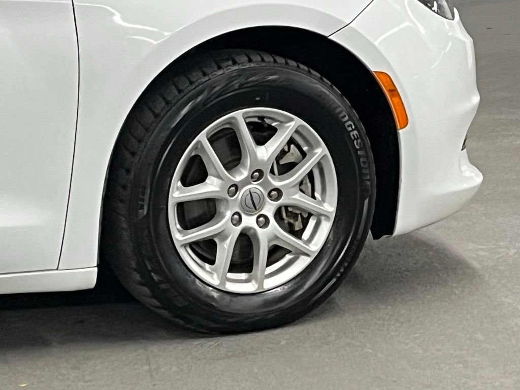 Used 2021 Chrysler Voyager Lxi image 35