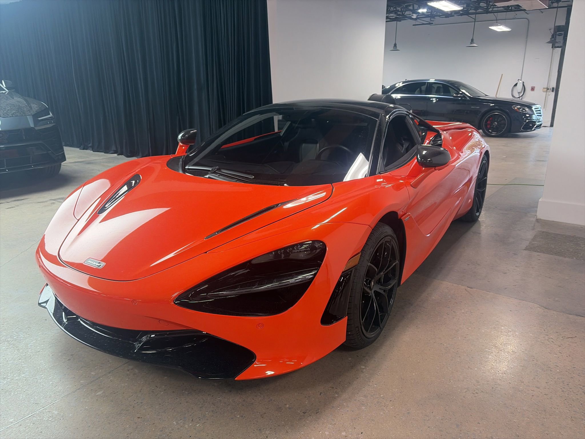 Used 2022 McLaren 720S Spider RWD image 2