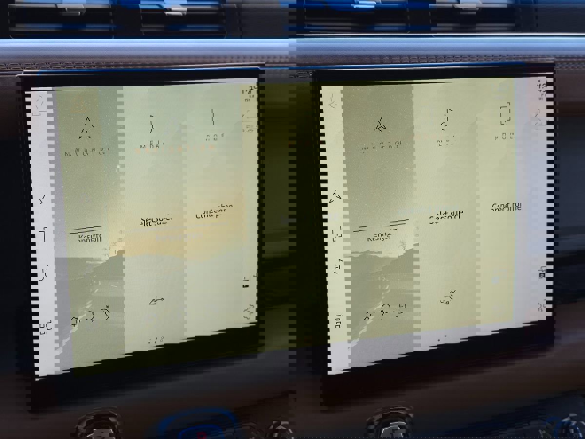 Used 2023 Land Rover Defender 130 S image 41