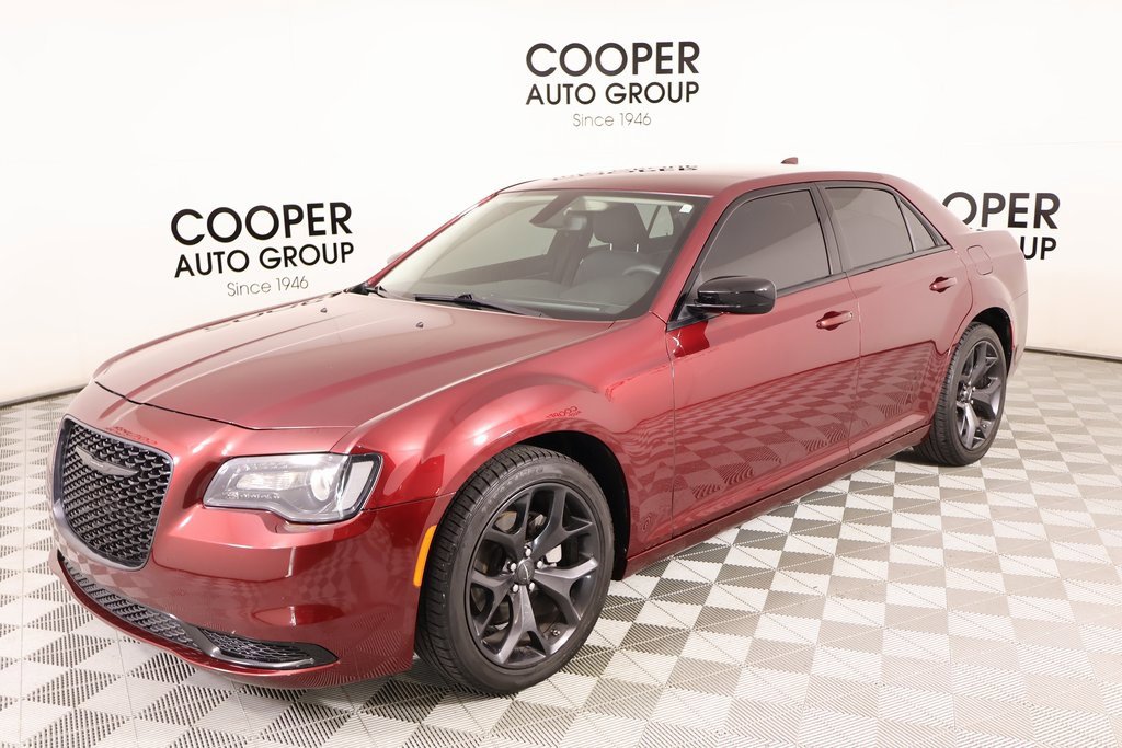 Used 2023 Chrysler 300 Touring w/ Sport Appearance Package image 9