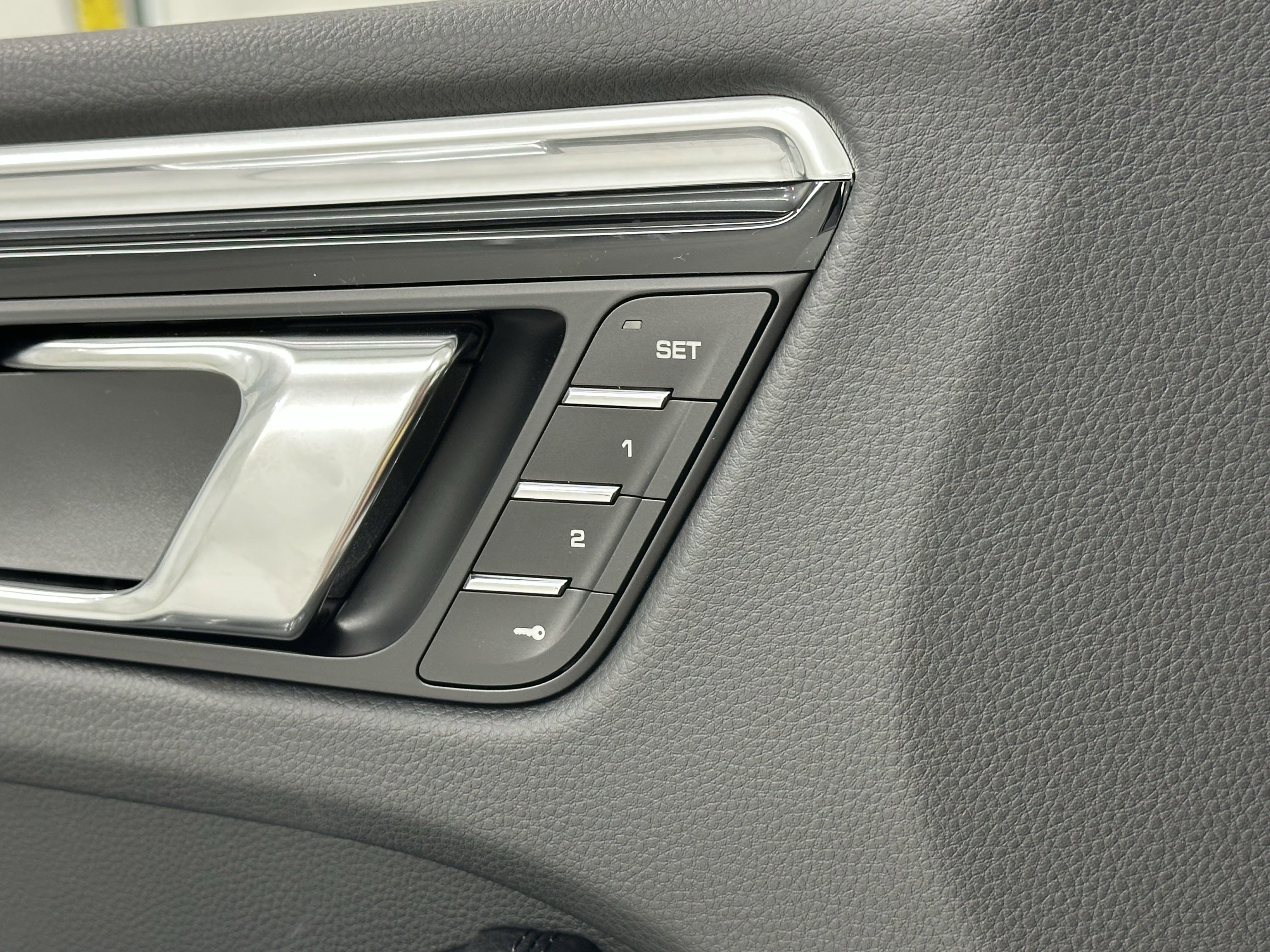 New 2025 Porsche Macan image 30