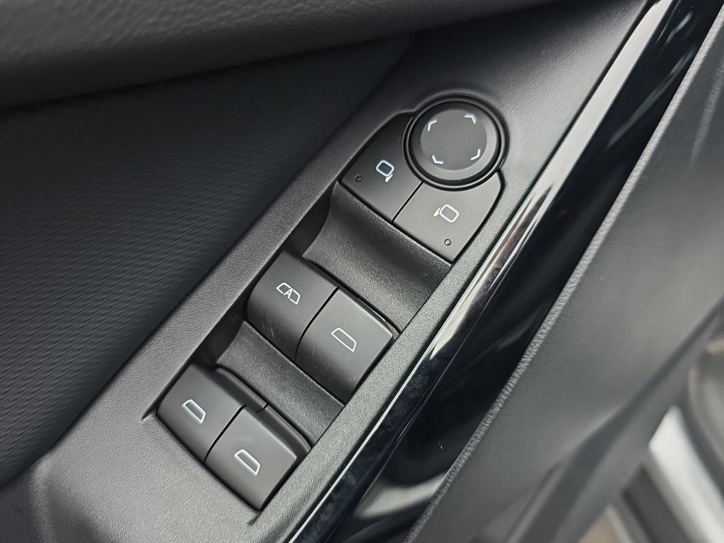 Used 2026 Chevrolet Equinox LT AWD/4WD image 29