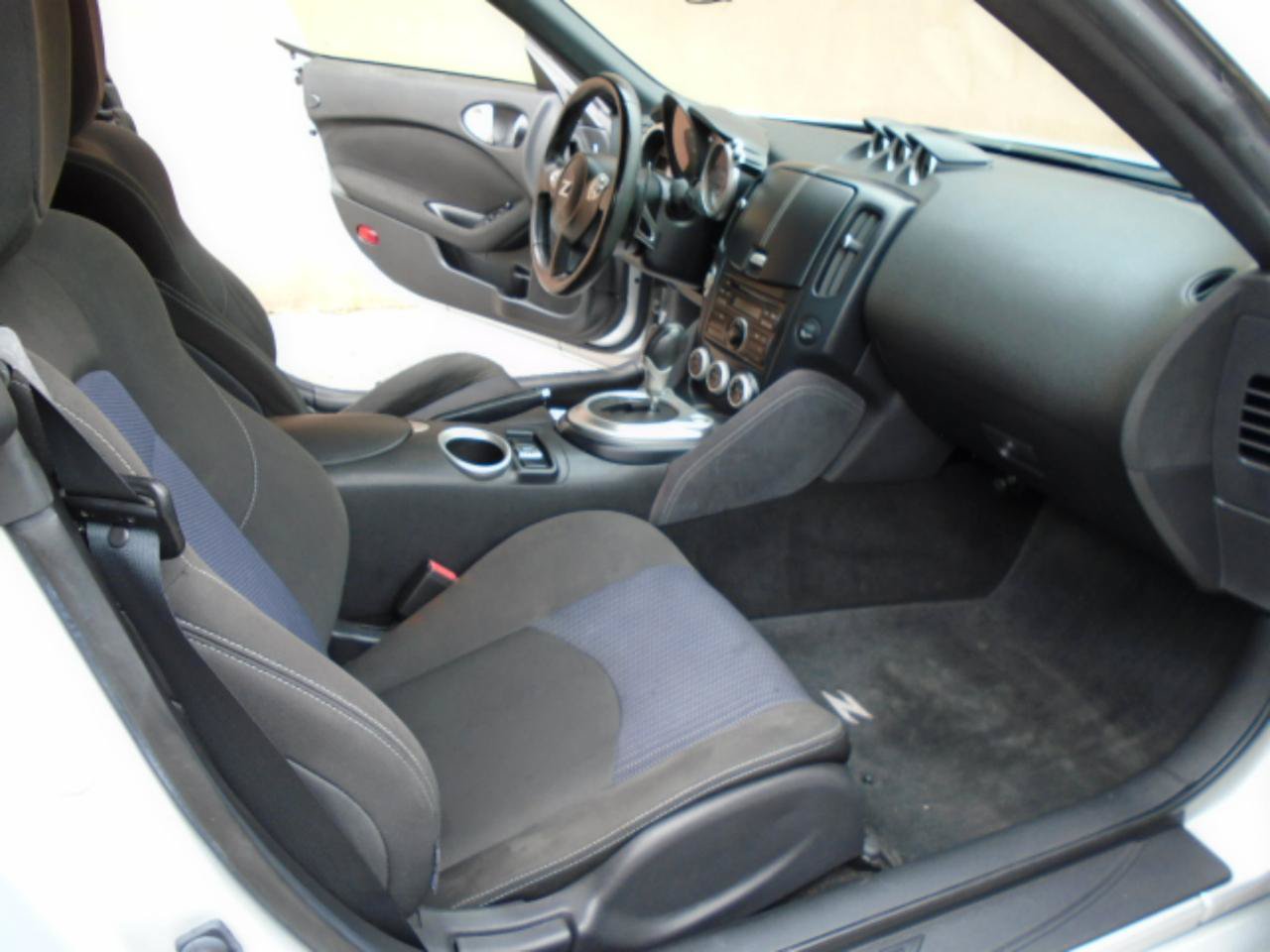 Used 2013 Nissan 370Z Roadster RWD image 9