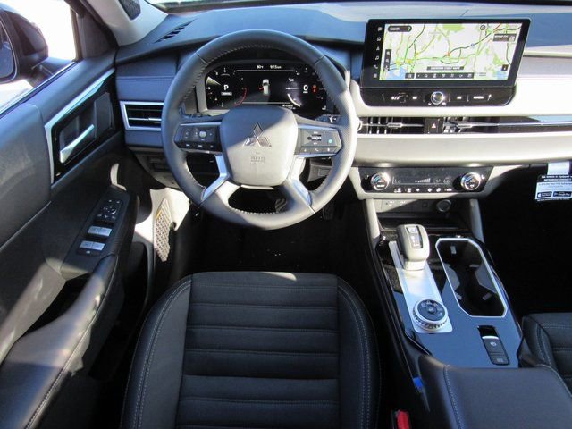 New 2025 Mitsubishi Outlander SE image 11