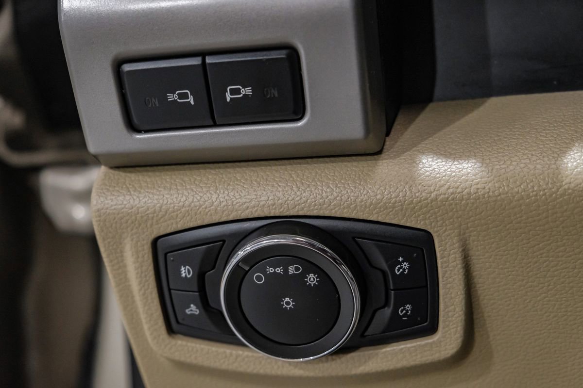 Used 2017 Ford F250 Lariat w/ Chrome Package image 28