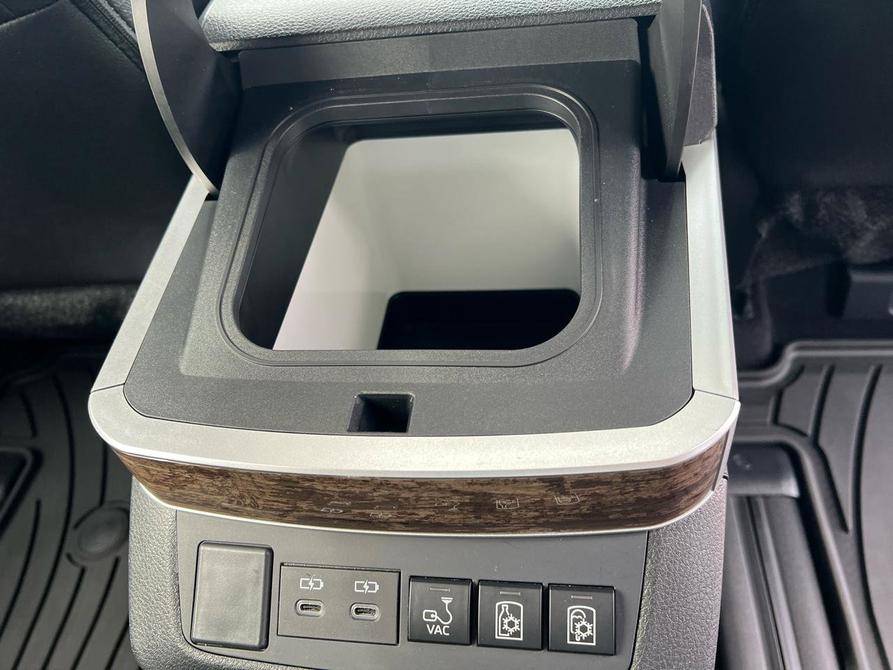 Used 2025 Toyota Sienna Platinum image 21