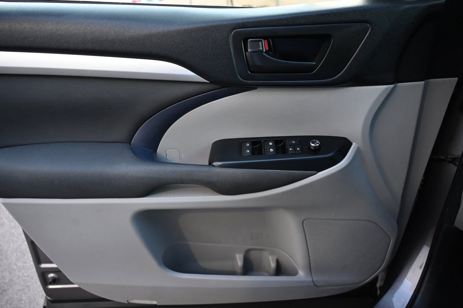 Used 2017 Toyota Highlander LE image 14