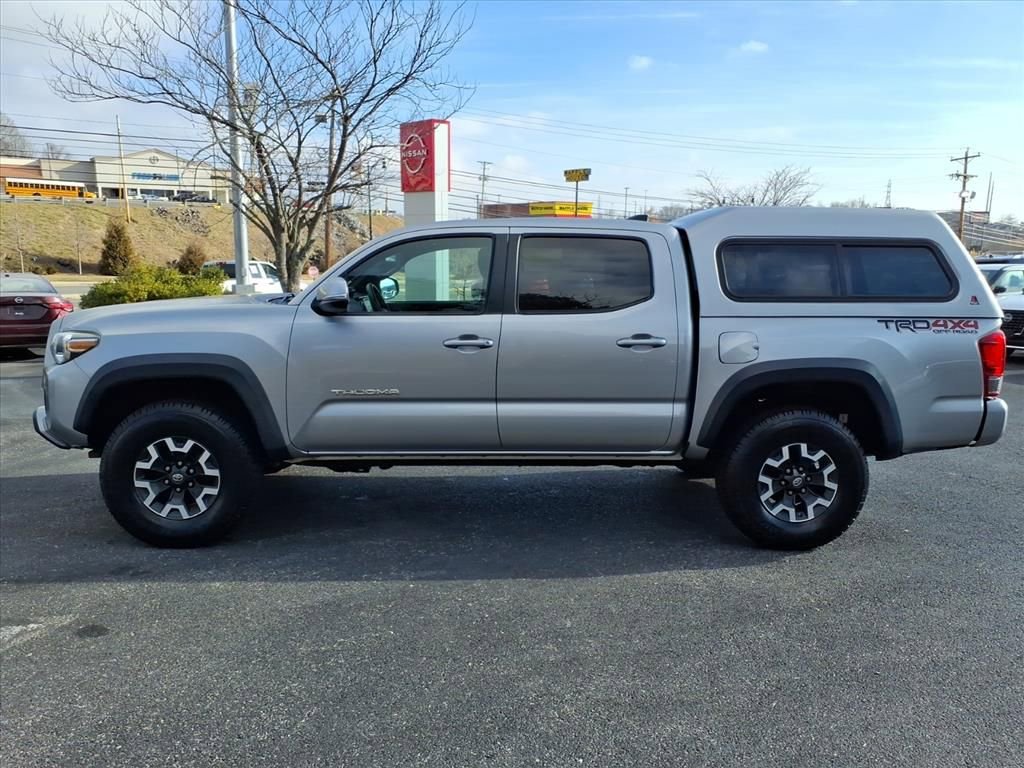 Used 2017 Toyota Tacoma TRD Off-Road image 10