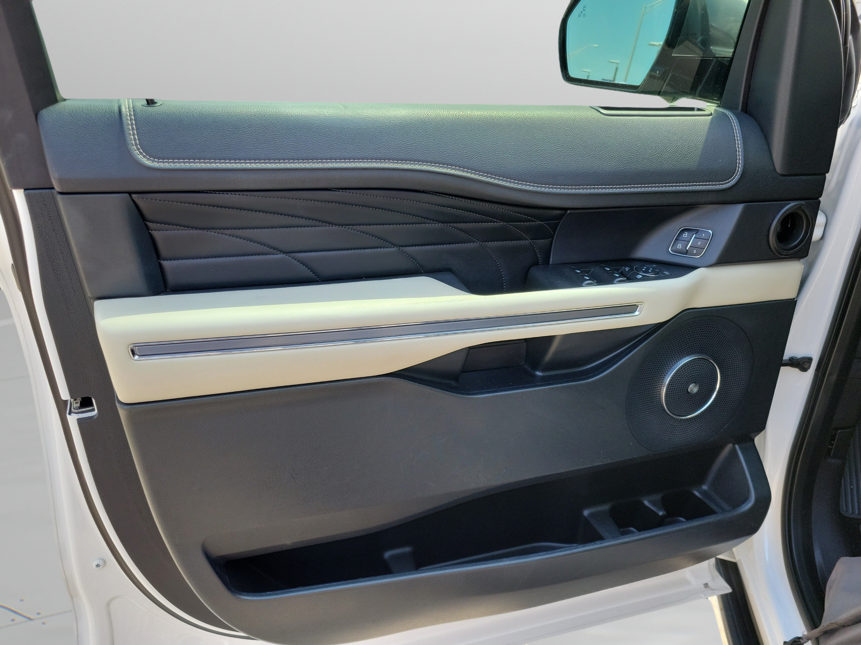 Used 2019 Ford Expedition Platinum RWD image 14