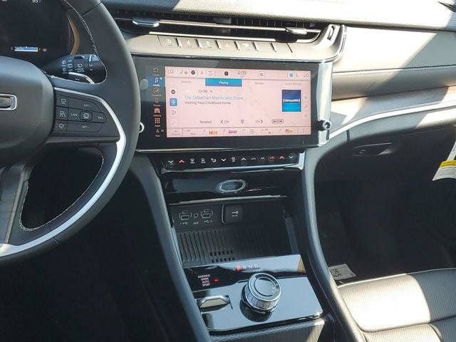 New 2026 Jeep Grand Cherokee L Limited w/ Luxury Tech Group II AWD/4WD image 15