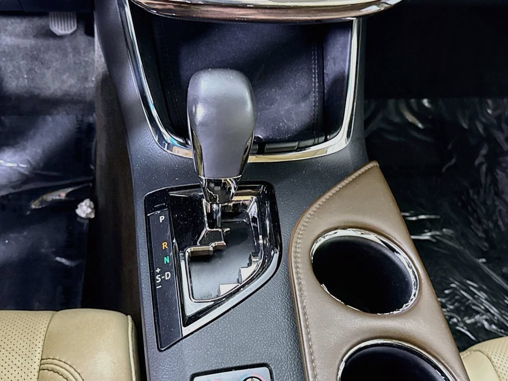 Used 2013 Toyota Avalon Limited FWD image 10