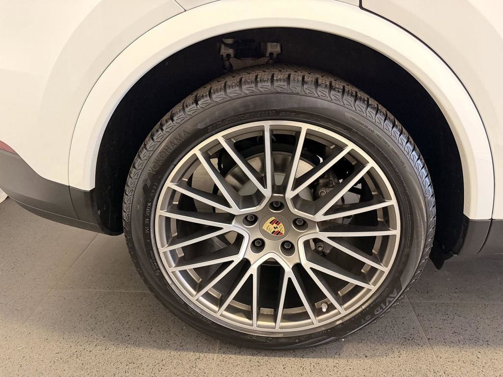 Certified 2023 Porsche Cayenne Coupe AWD/4WD image 11