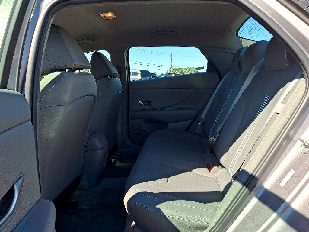 Used 2024 Hyundai Elantra SEL FWD image 10