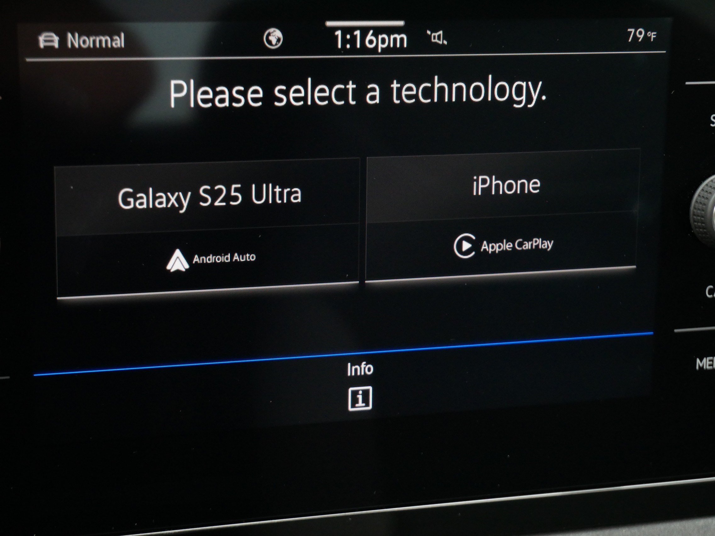 Certified 2025 Volkswagen Taos SE AWD/4WD image 31