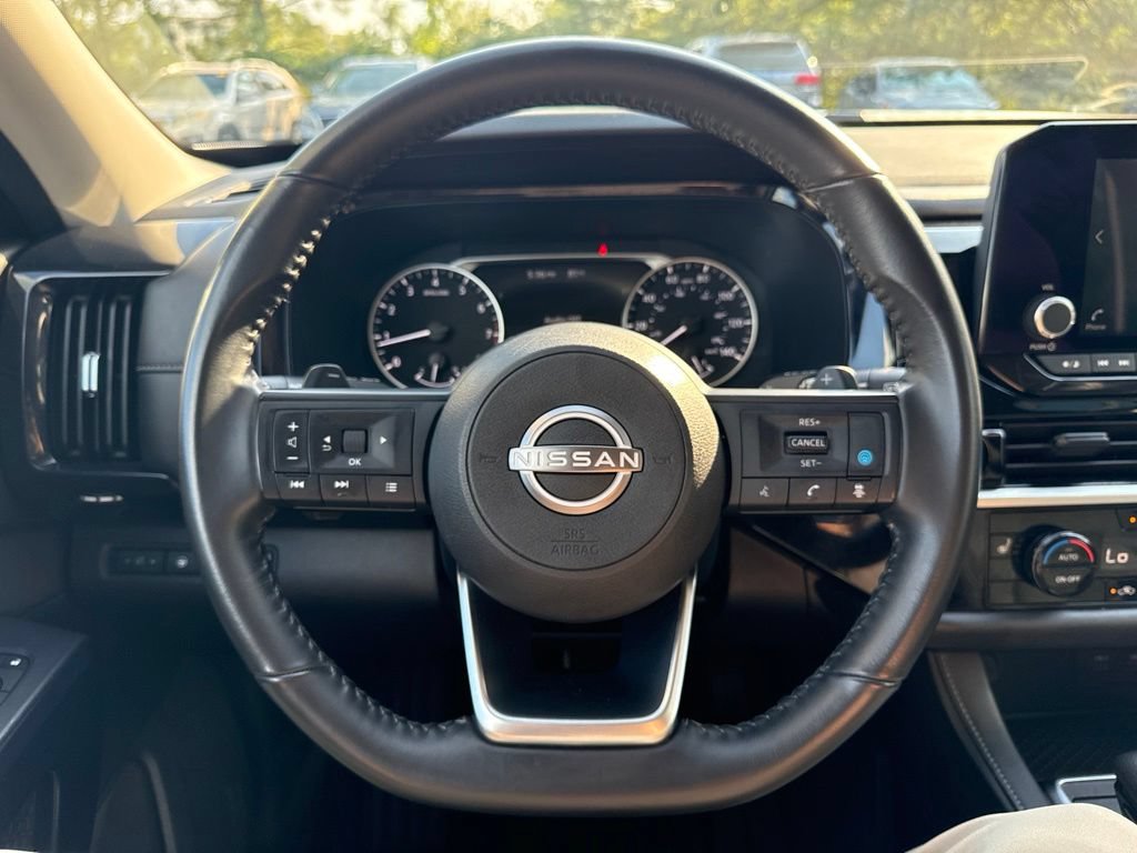 Used 2025 Nissan Pathfinder SV FWD image 23