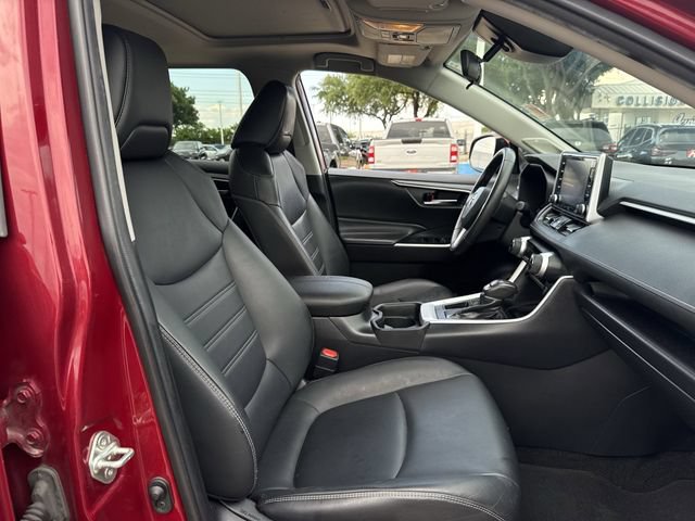 Used 2020 Toyota RAV4 XLE Premium FWD image 32