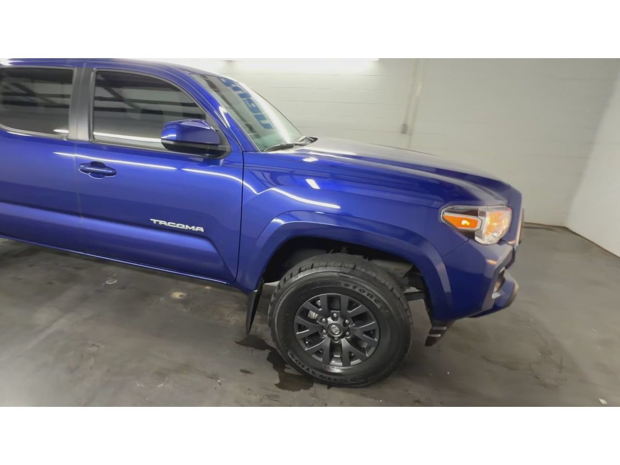 Used 2023 Toyota Tacoma SR5 RWD image 2