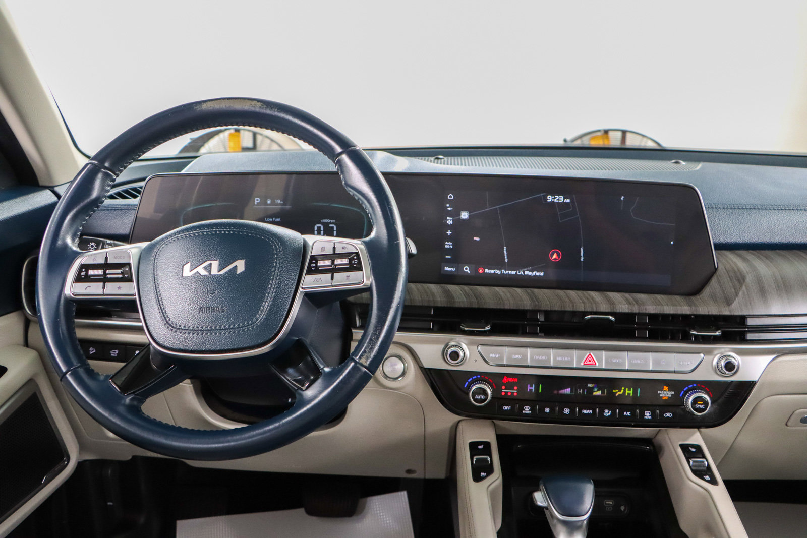 Used 2024 Kia Telluride EX w/ EX Captain's Chair Package image 17