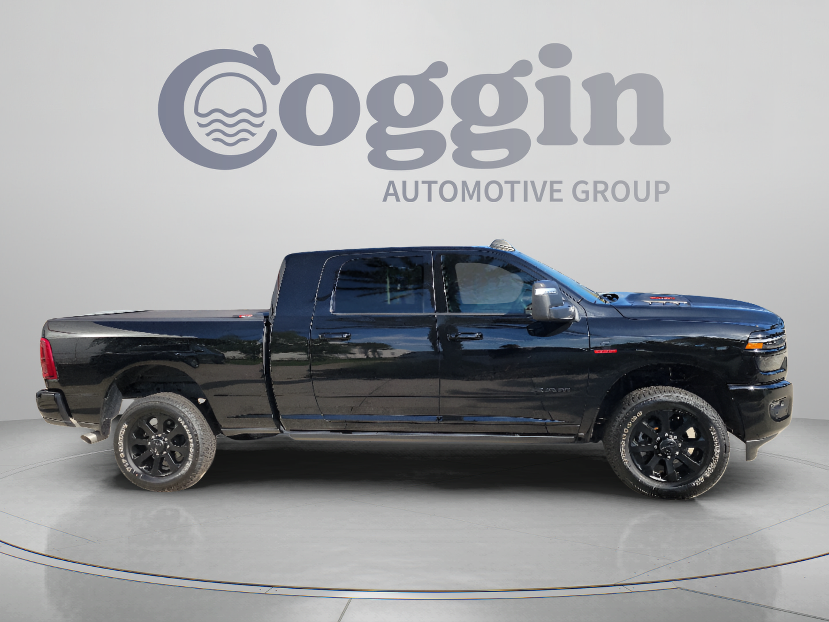 Used 2025 RAM 2500 Laramie AWD/4WD image 4