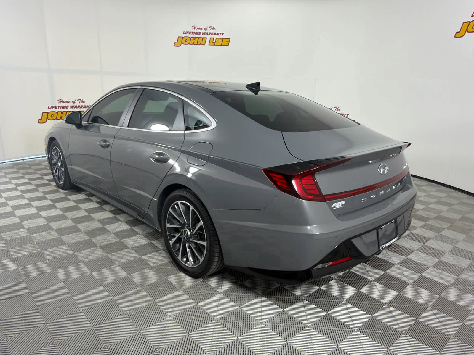 Used 2022 Hyundai Sonata Limited w/ Preferred Accessory Package FWD image 3