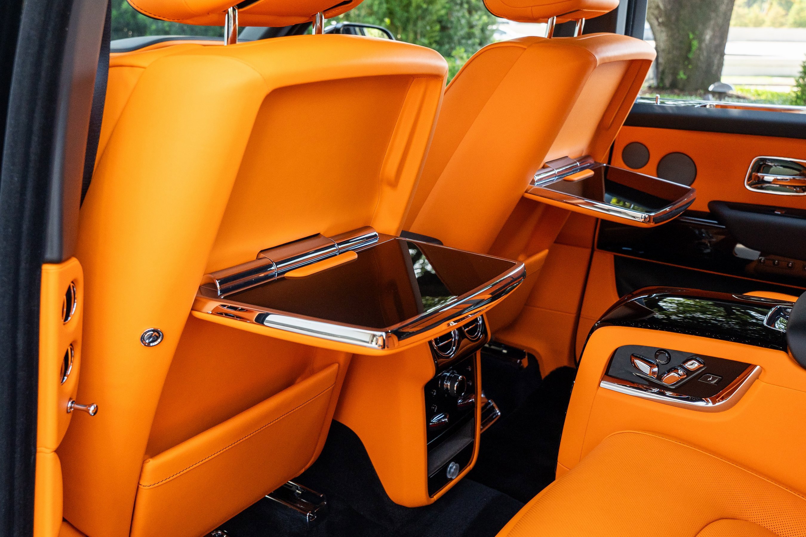 Used 2025 Rolls-Royce Cullinan image 46