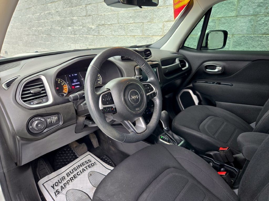 Used 2019 Jeep Renegade Latitude w/ Cold Weather Group AWD/4WD image 13