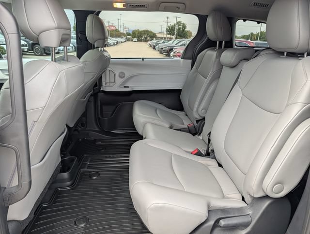 Certified 2026 Toyota Sienna XLE FWD image 26