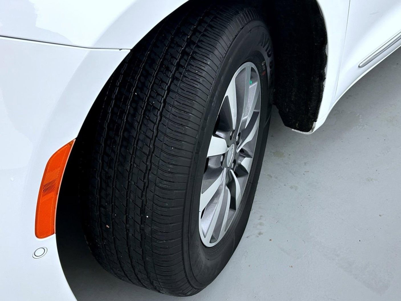 Used 2020 Chrysler Pacifica Touring-L Plus FWD image 24